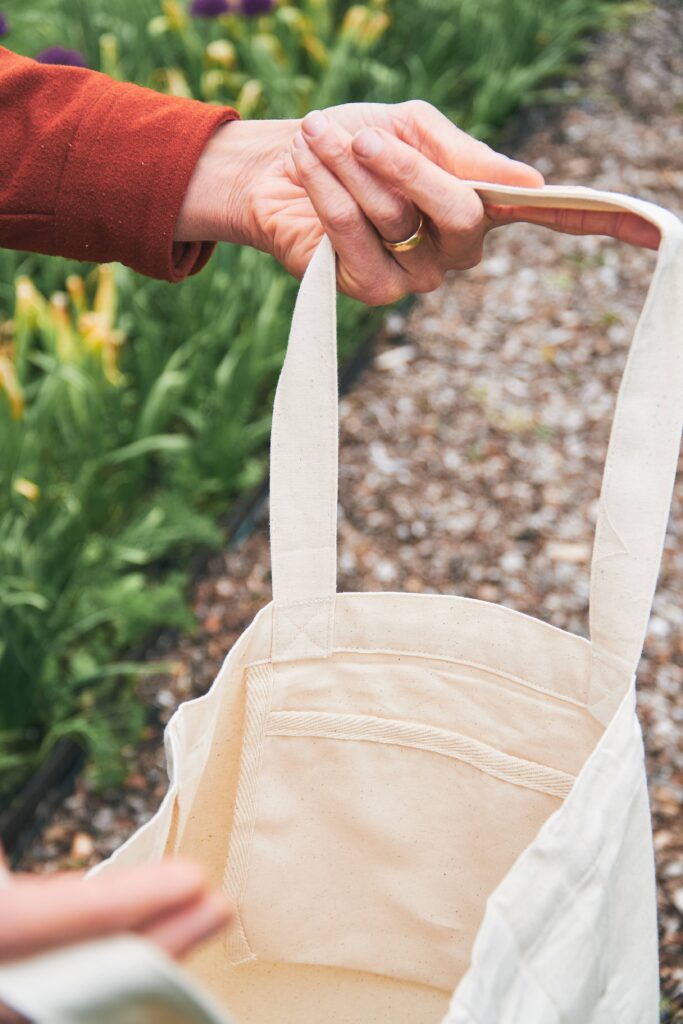 Grow tote bag internal pock inside